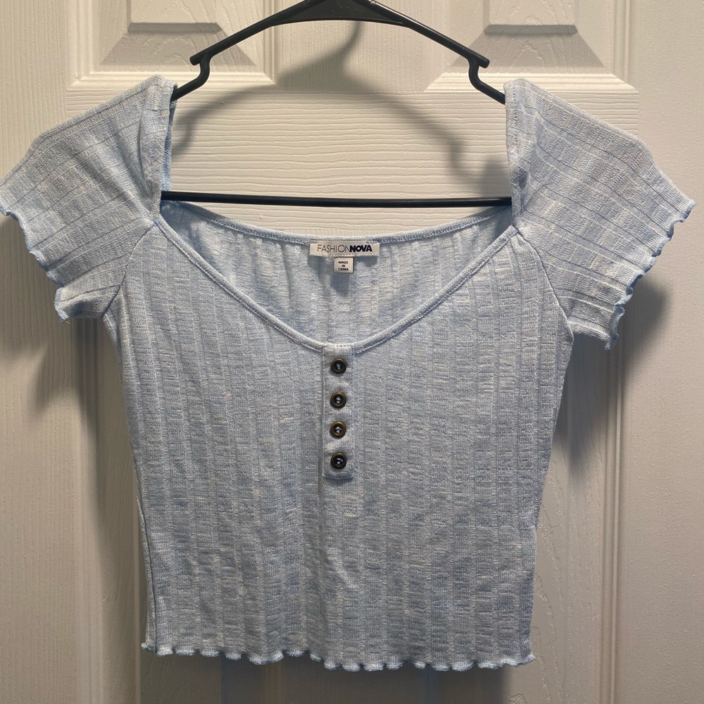 Never worn, cute crop top